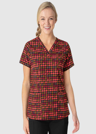 Wink Scrubs Women's V-Neck Print Scrub Top in HOUNDSTOOTH HOLLOW