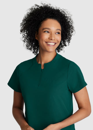 Barco One Women's  Flux 2-Pocket Banded Zip Collar Top