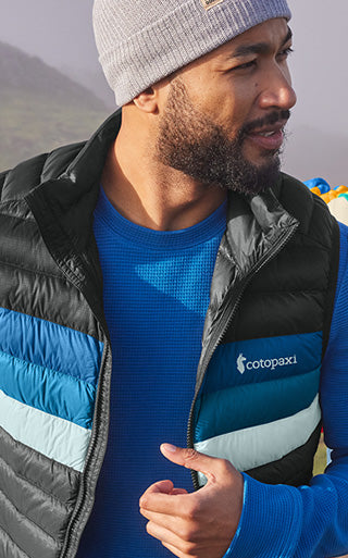 Zoe and Chloe Women's V-Neck Chasing Rainbows Print Scrub Top